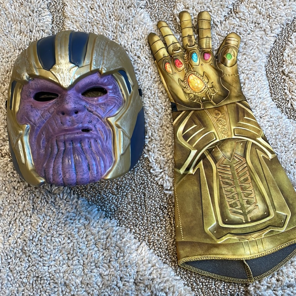 Thanos child’s costume. Size M (8/10) - Picture 1 of 4